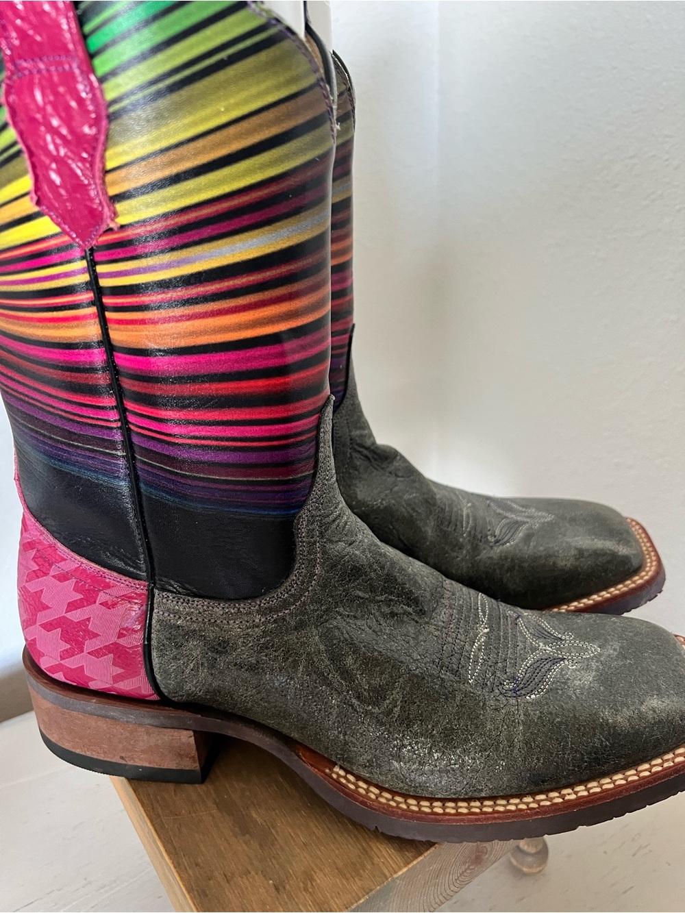 Cinch Edge colorful leather boots sz 9.5